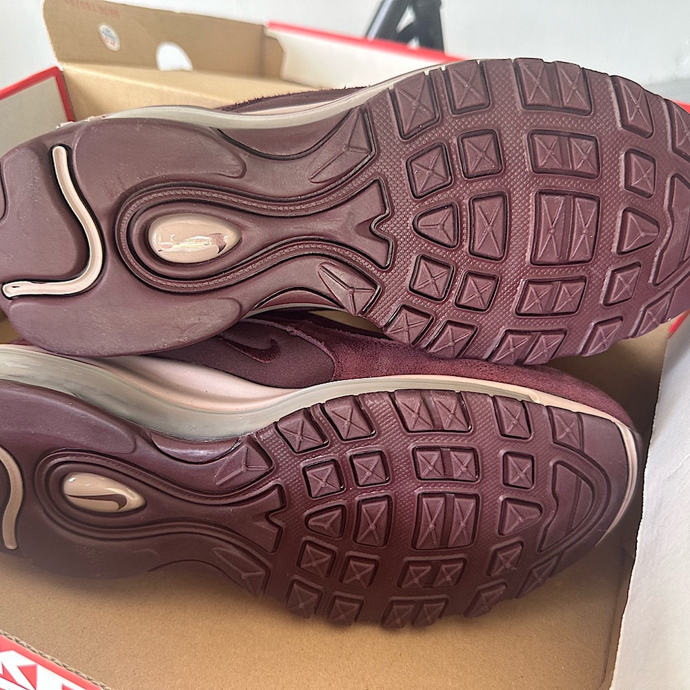 Nike AIRMAX 97 SE Women's Athletic Shoes - Maroon
